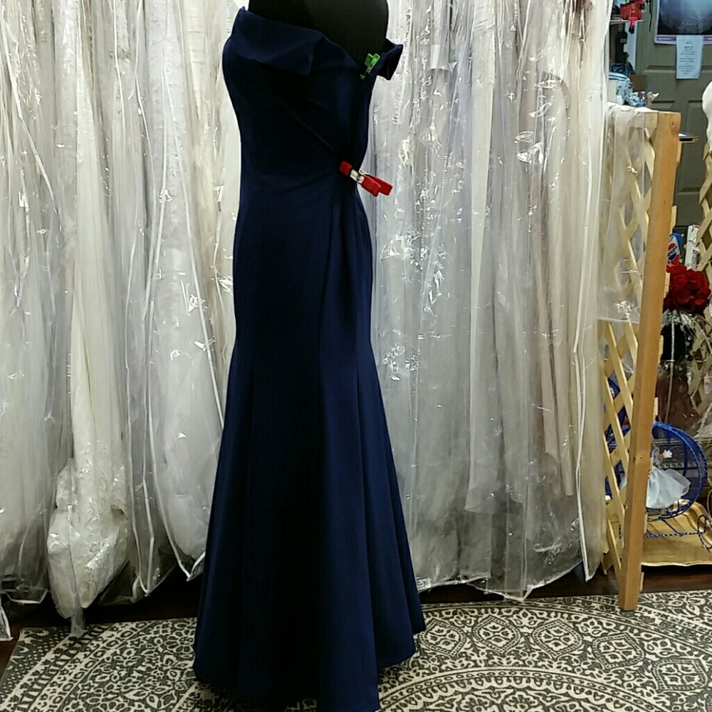 Off-Shoulder Navy Dress - Picture 4 of 5